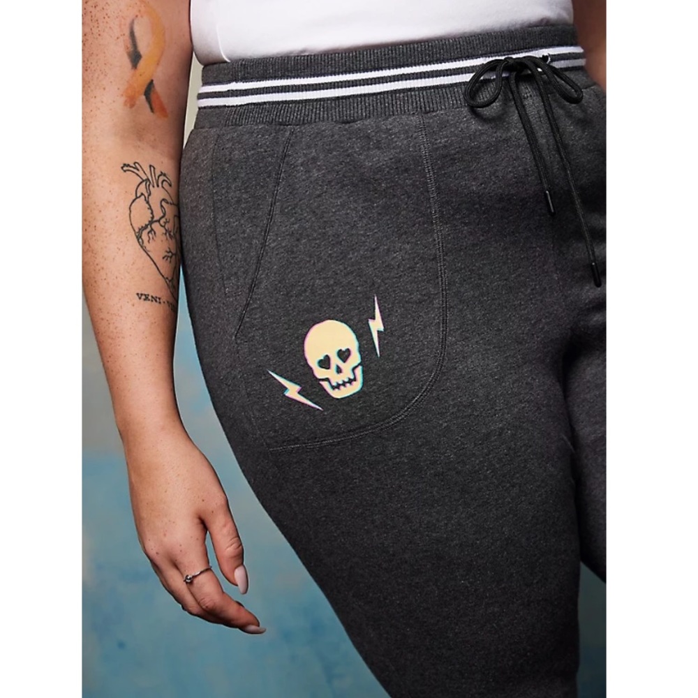 JOGGER - EVERYDAY FLEECE LOVESICK SKULL BOLT CHARCOAL HEATHER